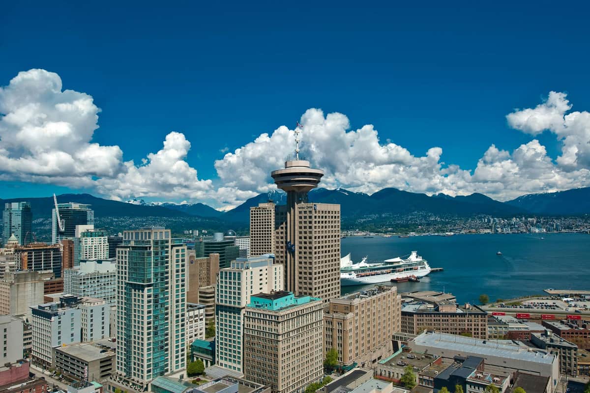 Vancouver: City Highlights Tour + Vancouver Lookout & Capilano Suspension Bridge Vancouver Lookout