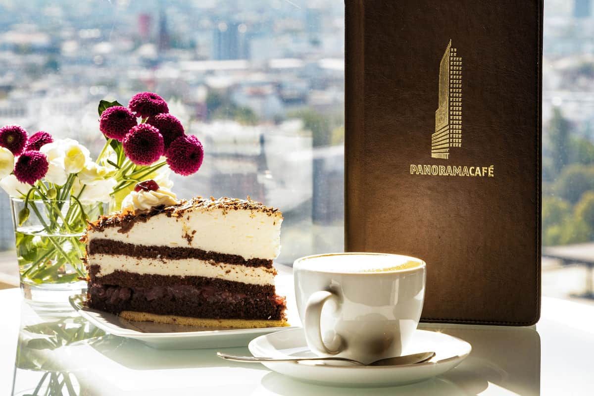 Panoramapunkt Berlin: VIP Admission with Coffee & Cake Coffee & cake with a view at the Panoramacafé