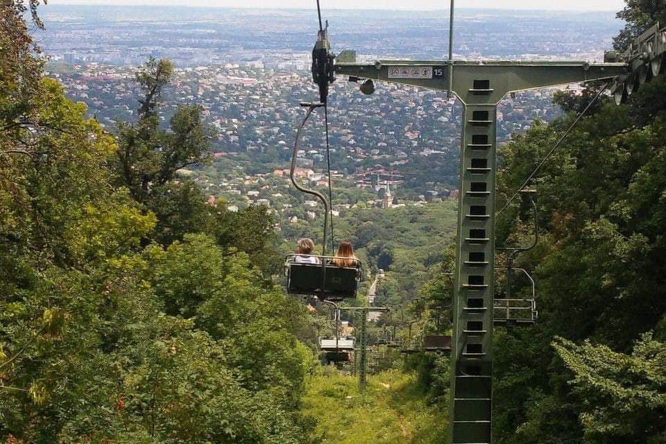 Budapest: Elisabeth Lookout Private Guided Tour, Chairlift Ticket + Transport Chairlift Ride