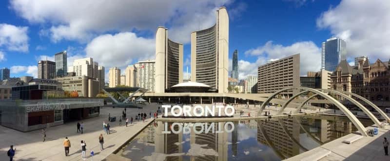 Toronto: Small Group City Tour + Hotel Pickup