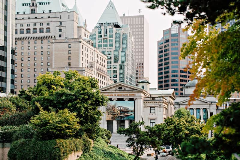 Vancouver: Guided Bus Tour, Lookout Tower Entry & Stanley Park Walking Tour
