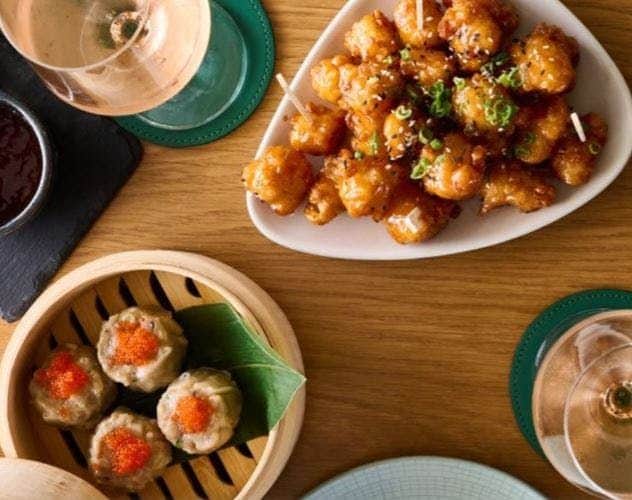 オーラ・スカイプール・ドバイ:空中での昼食 オーラ・スカイプール・ドバイ:空中での昼食